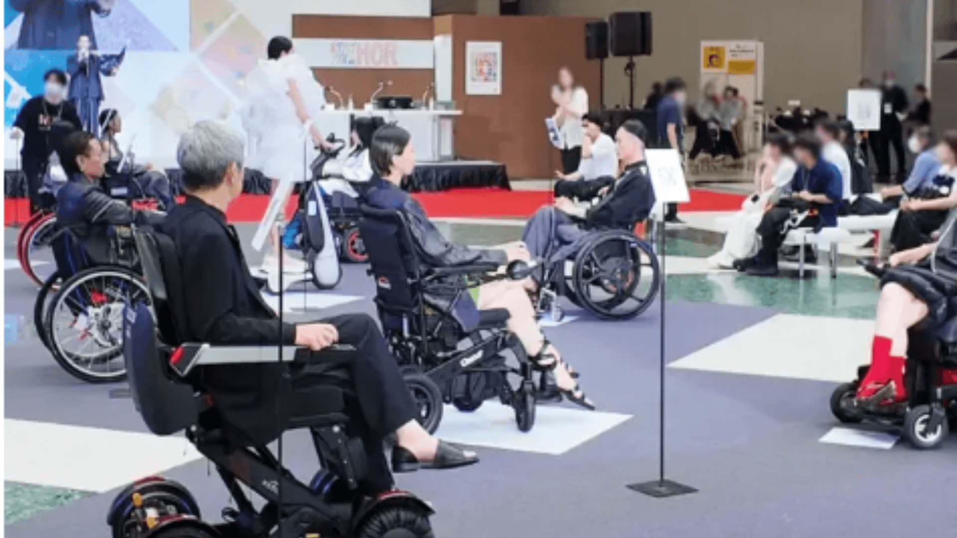 「H.C.R2025 ランウェイショー「彩 -Color Your Life-」でサンライズメディカルの車いすが使用されました」