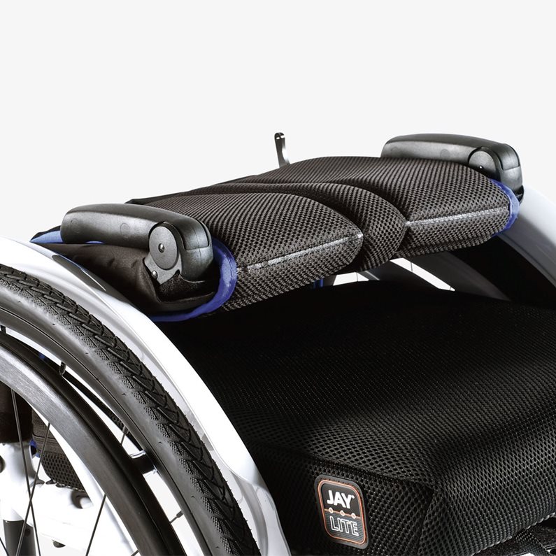 前方折りたたみ式バックサポート