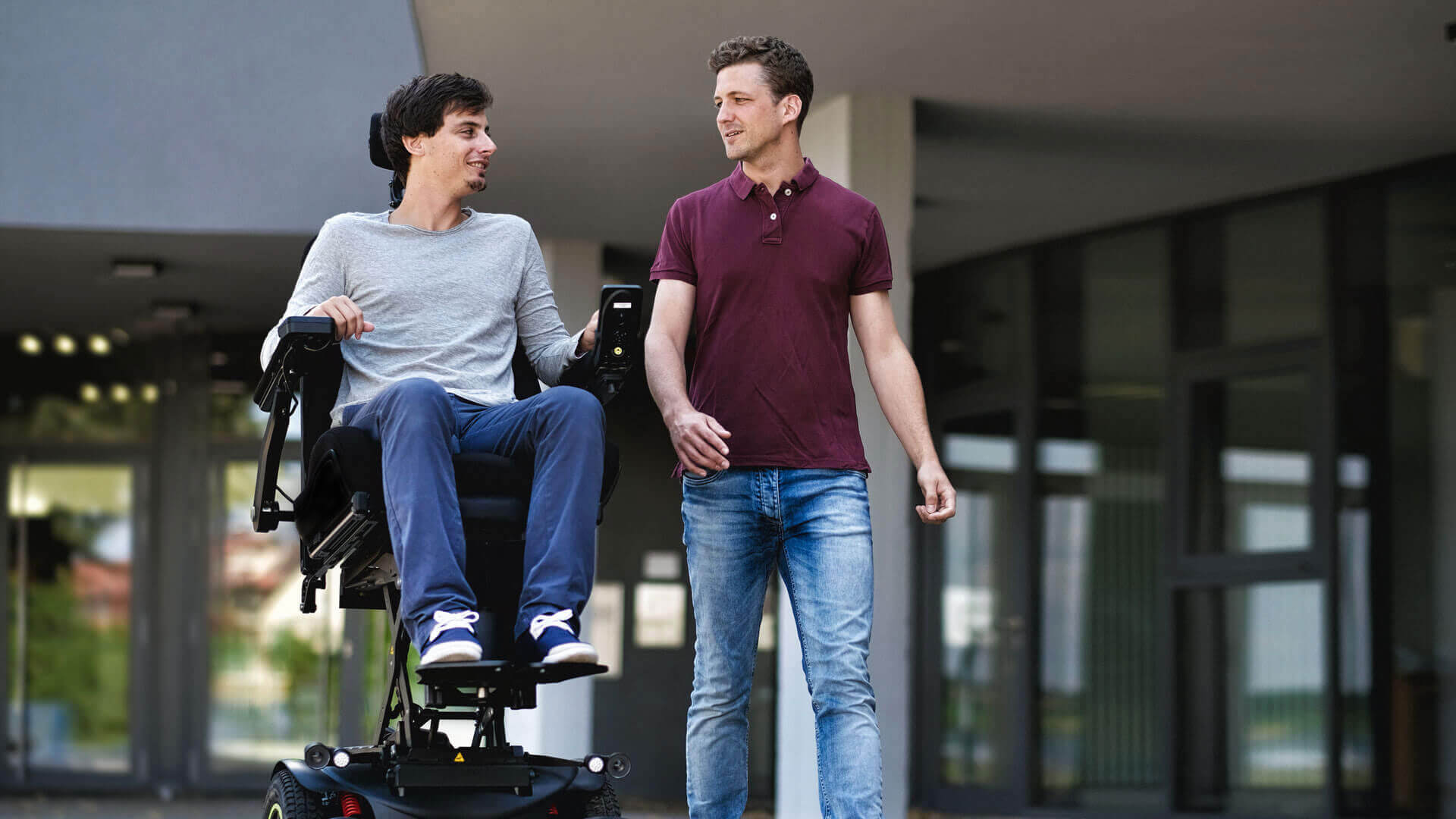 QUICKIE Q300 M ミニ ティーンズ 電動車いす | Sunrise Medical